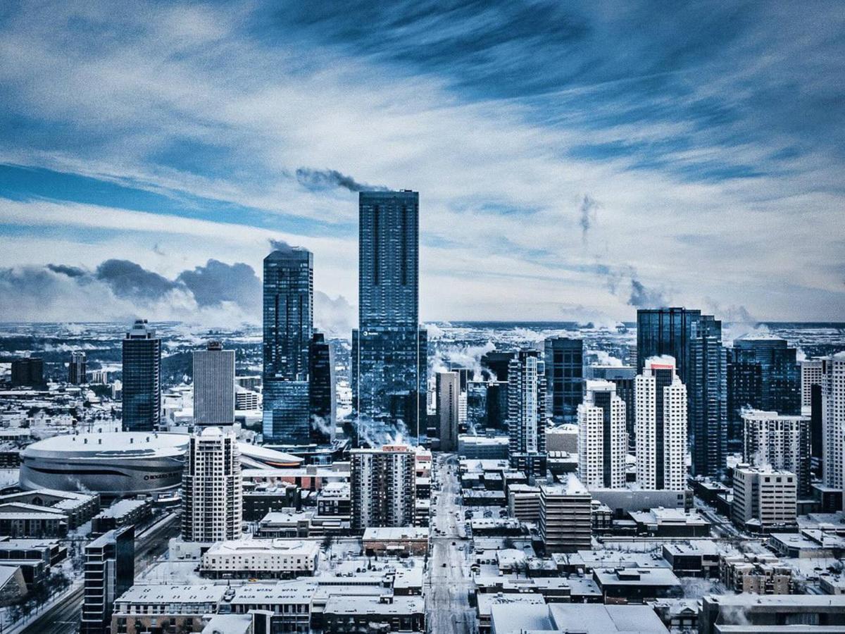 One Bedroom Condo Near Whyte Ave Close To University エドモントン エクステリア 写真